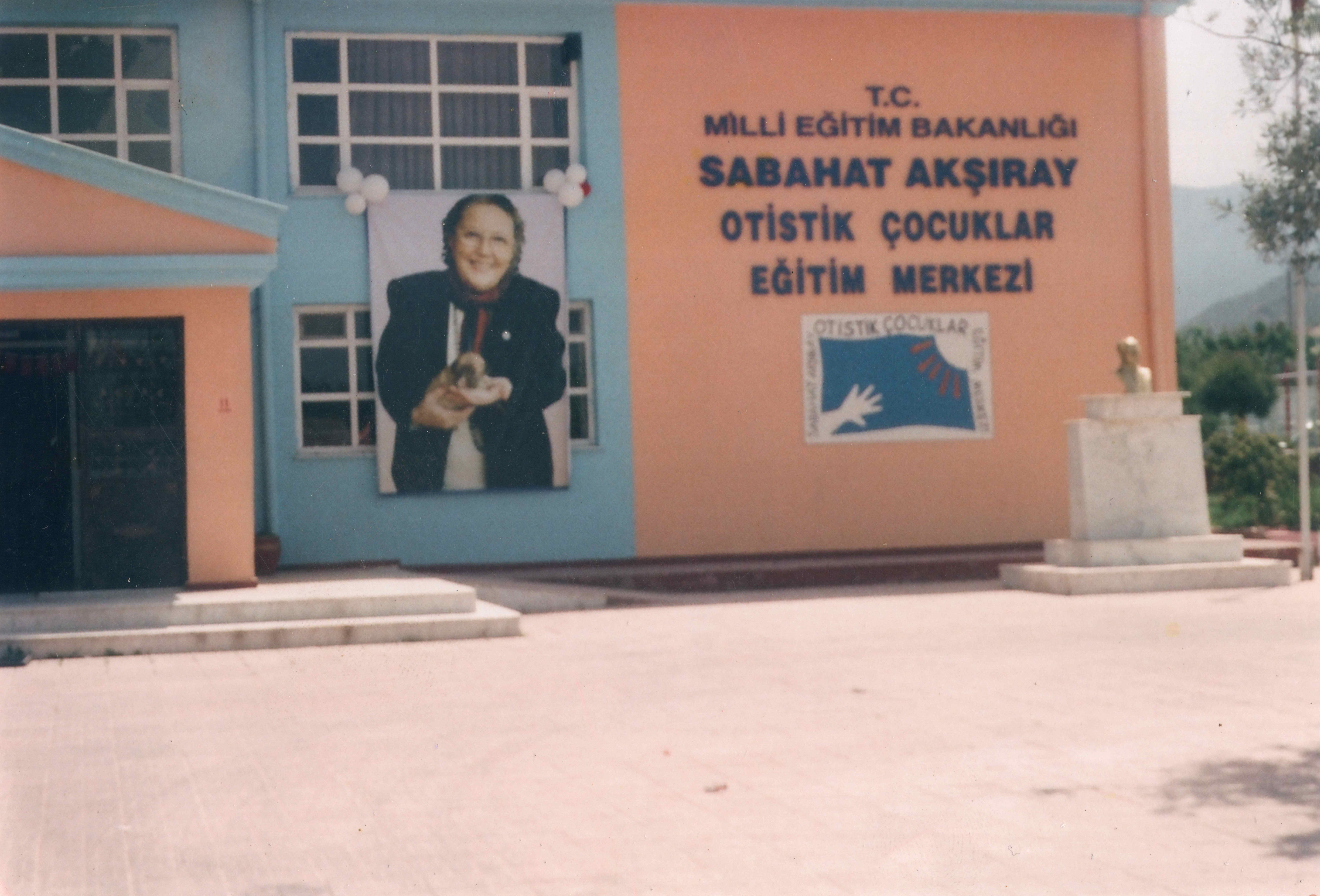Sabahat Akşıray Otizm Merkezi, Menemen